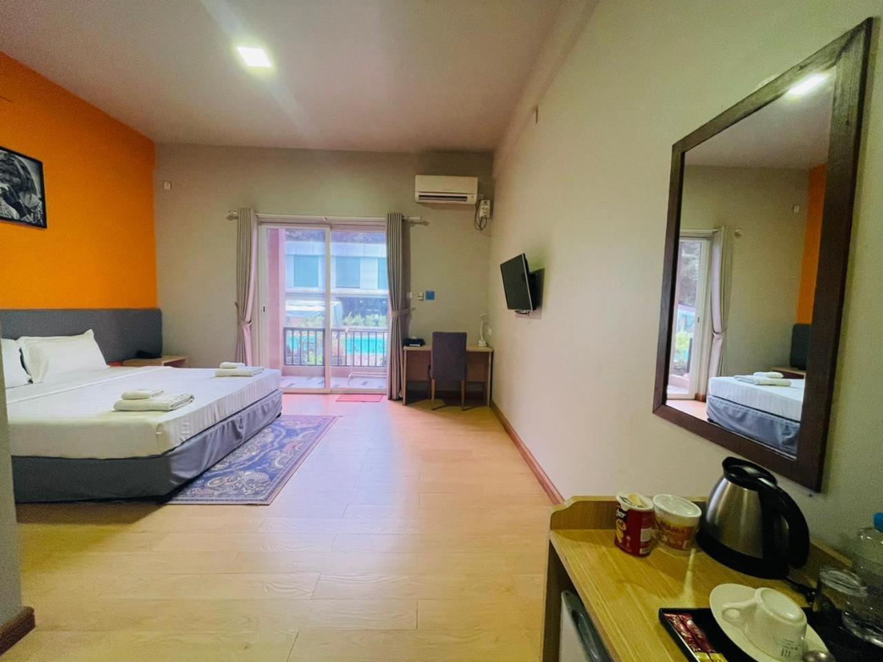 Wh Hotel & Service Apartment Thanlyin Екстер'єр фото