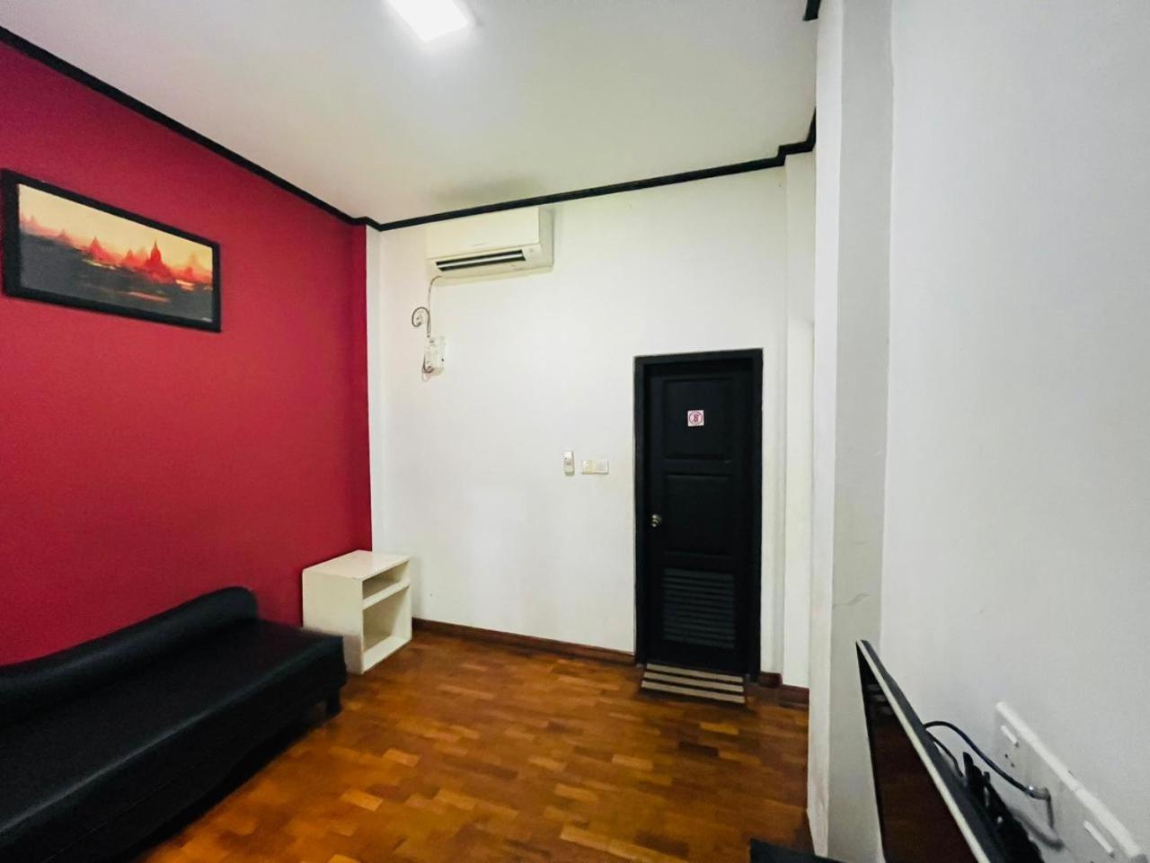 Wh Hotel & Service Apartment Thanlyin Екстер'єр фото