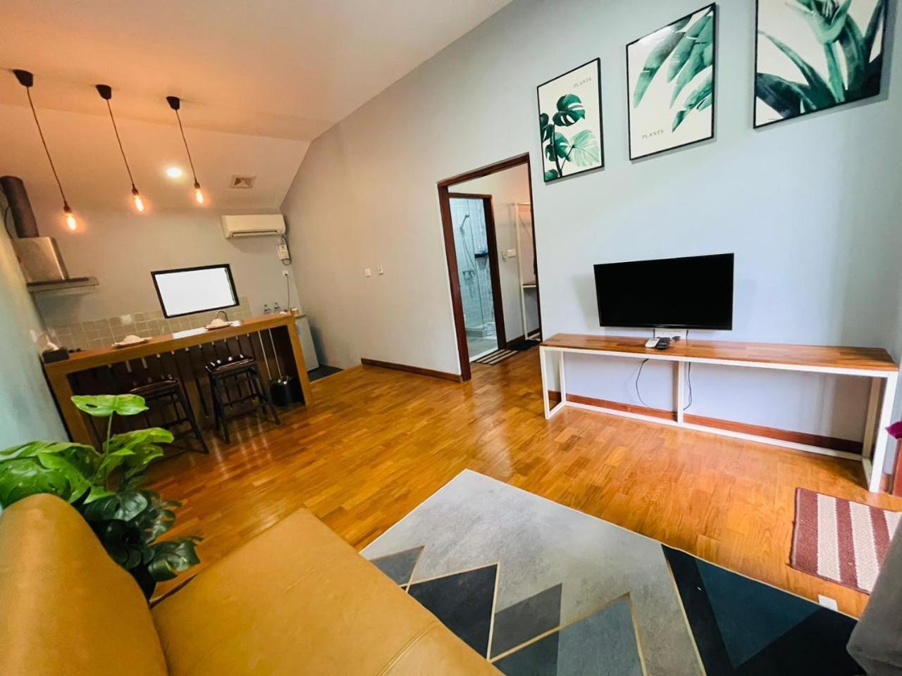 Wh Hotel & Service Apartment Thanlyin Екстер'єр фото