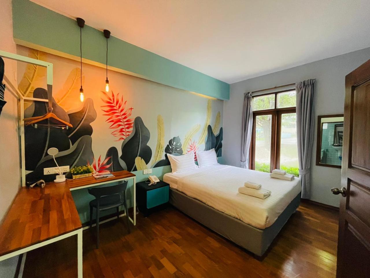 Wh Hotel & Service Apartment Thanlyin Екстер'єр фото