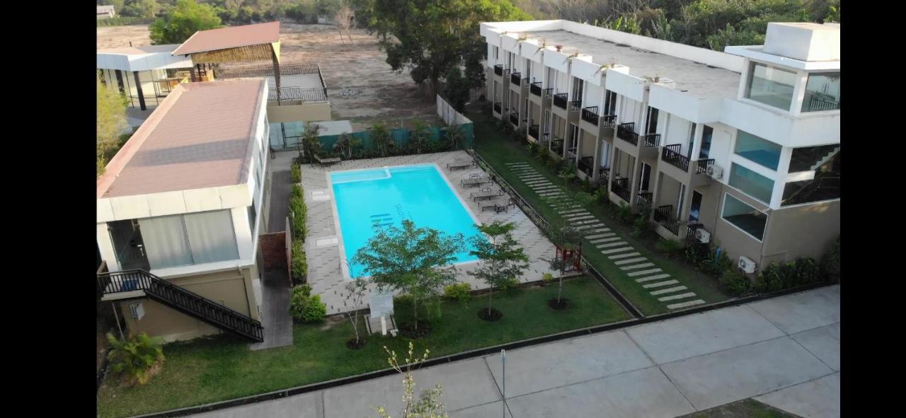 Wh Hotel & Service Apartment Thanlyin Екстер'єр фото